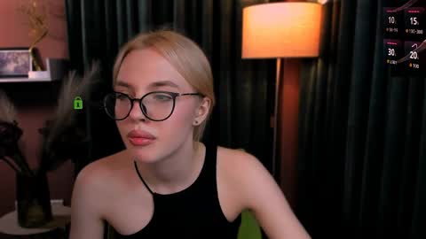 vaiolet_lovely online show from May 1, 6:56 pm