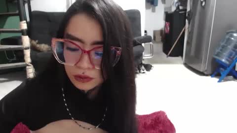 Snapshot of vaiolet_miss chatting on October 8, 4:43 am vaiolet online show from October 8, 4:43 am