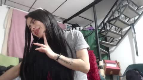 Snapshot of vaiolet_miss chatting on October 18, 7:31 am vaiolet online show from October 18, 7:31 am