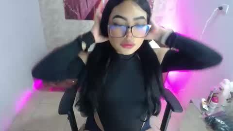 Snapshot of vaioleth_m_ chatting on December 19, 5:09 pm Vaiolet online show from December 19, 5:09 pm