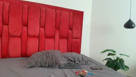 V A I O L E T T  S M I T H online show from March 1, 1:29 pm