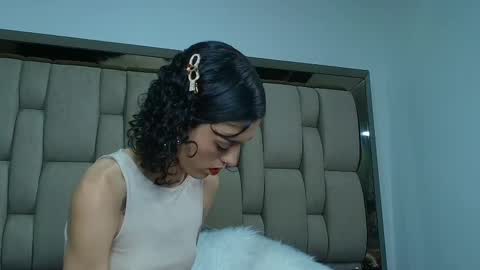 V A I O L E T T  S M I T H online show from December 22, 4:04 pm