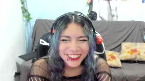 Vaiolet1314 online show from March 6, 2:19 am