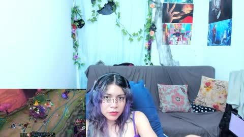 Vaiolet1314 online show from April 2, 3:48 am