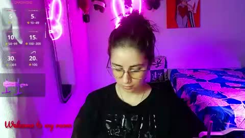 Snapshot of val_angelll chatting on June 29, 1:23 am valentina online show from June 29, 1:23 am