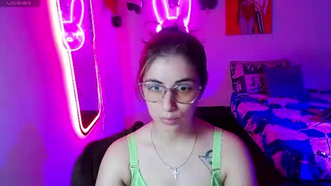 Snapshot of val_angelll chatting on June 30, 2:23 am valentina online show from June 30, 2:23 am