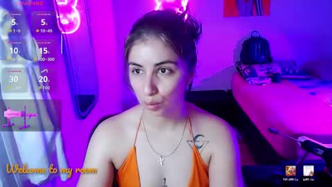 Snapshot of val_angelll chatting on July 1, 3:30 am valentina online show from July 1, 3:30 am