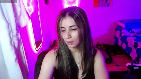 Snapshot of val_angelll chatting on July 23, 12:35 am valentina online show from July 23, 12:35 am