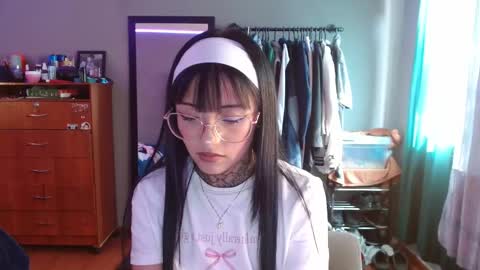 Snapshot of val_azuna chatting on December 19, 6:59 pm valentina online show from December 19, 6:59 pm