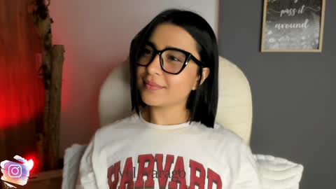 Snapshot of val_varago chatting on May 5, 1:24 am val_varago online show from May 5, 1:24 am