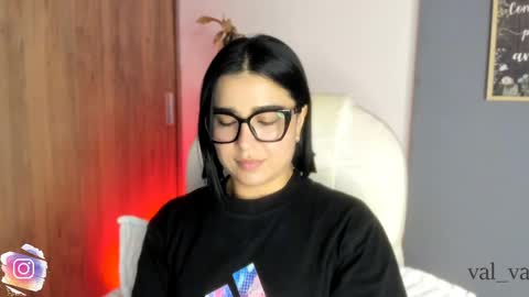 Snapshot of val_varago chatting on June 8, 11:16 pm val_varago online show from June 8, 11:16 pm