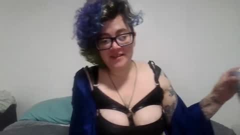 valarieak online show from October 3, 8:33 am