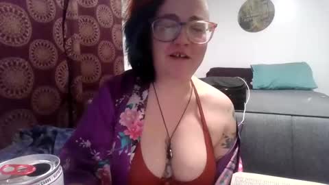 valarieak online show from November 1, 5:31 am