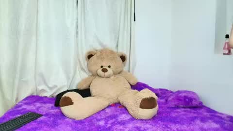 Snapshot of valeentiinaa_ chatting on June 18, 11:25 am VALENTINA online show from June 18, 11:25 am