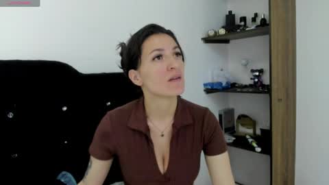 valemorales413 online show from April 1, 12:06 pm