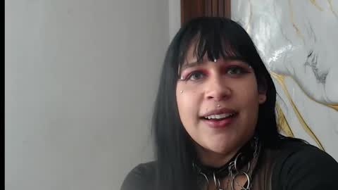 Snapshot of valen_ross7 chatting on May 5, 8:17 pm valen_ross7 online show from May 5, 8:17 pm