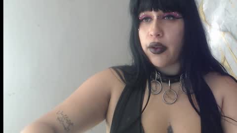 Snapshot of valen_ross7 chatting on June 3, 2:33 pm valen_ross7 online show from June 3, 2:33 pm