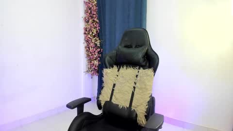 Snapshot of valen_sweet01 chatting on December 9, 2:49 pm valentina online show from December 9, 2:49 pm