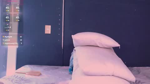 Snapshot of valen_thompson chatting on December 11, 7:09 am IG-valen mendoza99 twitter valenthompson99 online show from December 11, 7:09 am