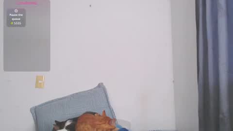 Snapshot of valen_thompson chatting on November 24, 10:42 pm IG-valen mendoza99 twitter valenthompson99 online show from November 24, 10:42 pm