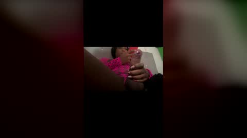 valencutt online show from April 22, 1:01 pm