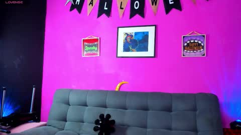 Snapshot of valenmilan chatting on October 22, 6:13 am valentina milan online show from October 22, 6:13 am