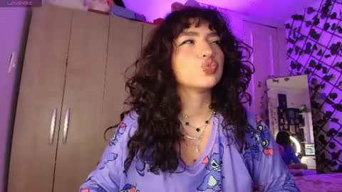 Snapshot of valenor_ chatting on June 25, 5:12 am valentina online show from June 25, 5:12 am