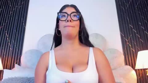 Snapshot of valenrosse_ chatting on July 13, 11:02 am Valen online show from July 13, 11:02 am