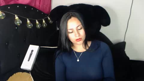 Snapshot of valenthina_96 chatting on January 8, 11:51 pm valenthina_96 online show from January 8, 11:51 pm