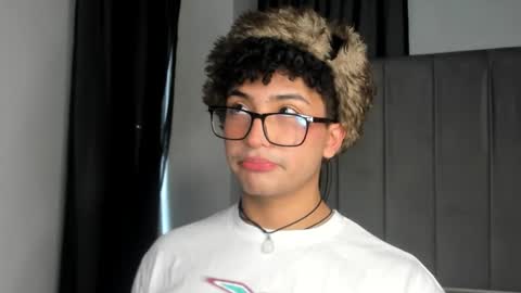 Snapshot of valentin0_3 chatting on October 26, 7:53 pm Valentin0 online show from October 26, 7:53 pm