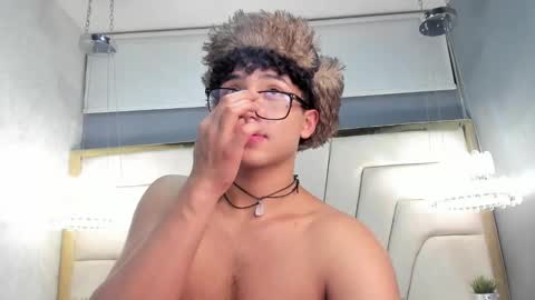 Snapshot of valentin0_3 chatting on November 5, 9:48 pm Valentin0 online show from November 5, 9:48 pm