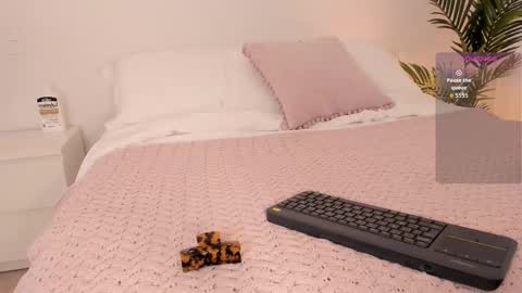 VALENTINA  online show from December 17, 11:00 pm