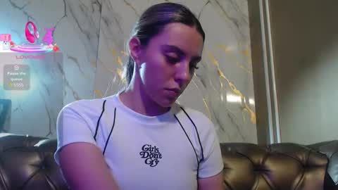 Snapshot of valentina_red18 chatting on October 10, 2:38 pm Valentina online show from October 10, 2:38 pm