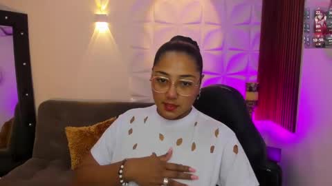Snapshot of valentina_xx69 chatting on December 3, 2:16 pm Valentina online show from December 3, 2:16 pm