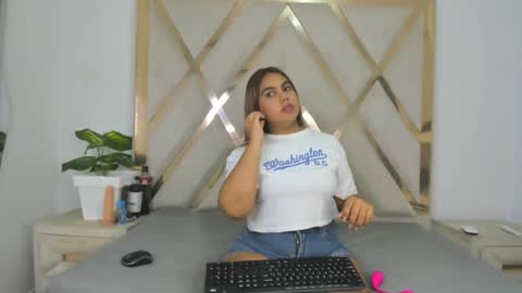 valentinaasm online show from March 26, 1:06 pm