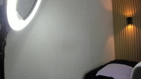 Snapshot of valentinaliux_ chatting on September 13, 8:19 pm valentinaliux_ online show from September 13, 8:19 pm