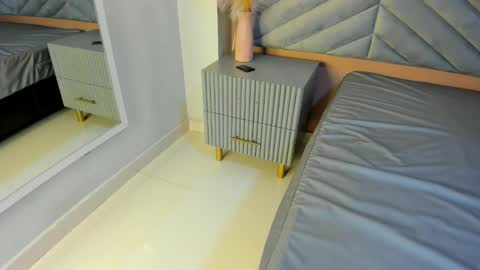 Mia  online show from February 14, 7:10 pm