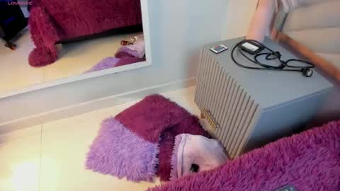 Mia  online show from February 28, 7:04 pm