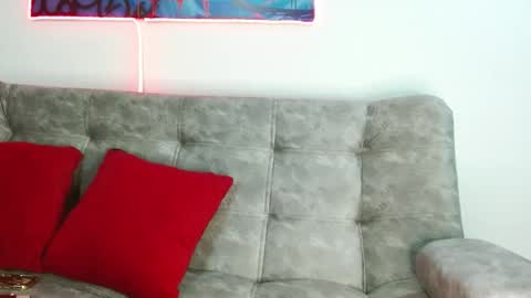 Snapshot of valentino_bel chatting on November 19, 12:38 pm Nick online show from November 19, 12:38 pm