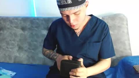 Snapshot of valentino_bel chatting on November 30, 6:23 pm Nick online show from November 30, 6:23 pm