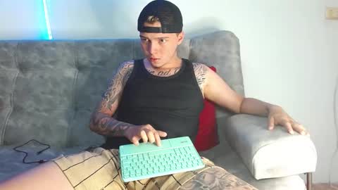 Snapshot of valentino_bel chatting on December 2, 12:10 pm Nick online show from December 2, 12:10 pm