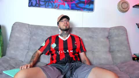 Snapshot of valentino_bel chatting on June 5, 3:29 pm Nick online show from June 5, 3:29 pm