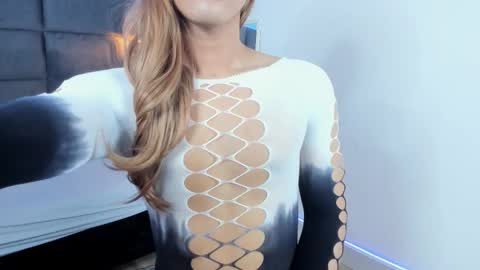 valentino moon online show from November 1, 2:46 am