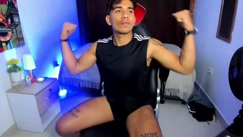 Snapshot of valentino_moura_ chatting on February 25, 12:13 pm VALENTINO MOURA online show from February 25, 12:13 pm