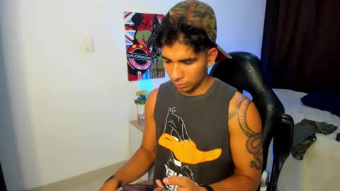 Snapshot of valentino_moura_ chatting on February 26, 4:24 pm VALENTINO MOURA online show from February 26, 4:24 pm
