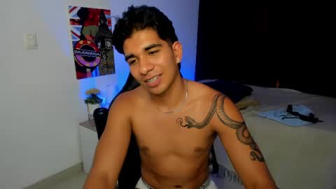 Snapshot of valentino_moura_ chatting on March 5, 6:34 pm VALENTINO MOURA online show from March 5, 6:34 pm