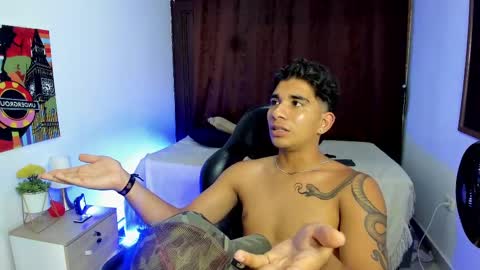 Snapshot of valentino_moura_ chatting on March 10, 6:01 pm VALENTINO MOURA online show from March 10, 6:01 pm