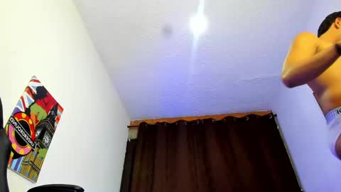 Snapshot of valentino_moura_ chatting on March 12, 12:15 pm VALENTINO MOURA online show from March 12, 12:15 pm