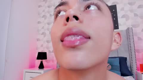 VALENTINO CASTAO online show from February 11, 7:59 pm