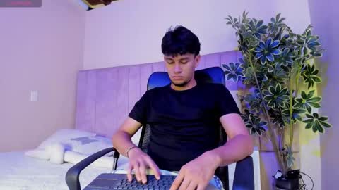 VALENTINO online show from February 24, 11:30 am